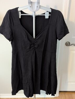 Black Short-Sleeve V-Neck Women’s Dress
